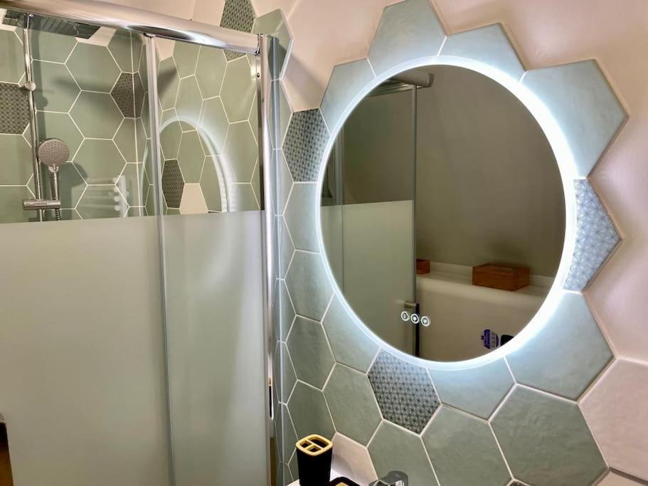 באיו Bed In The City - Appart'Hotel - Historical Center מראה חיצוני תמונה